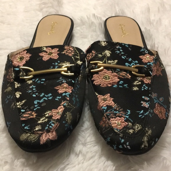 Qupid Floral Embroidered Flats - Picture 6 of 8